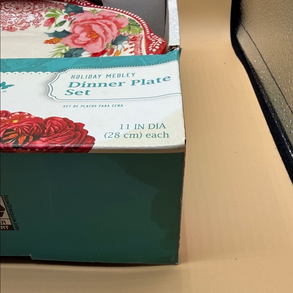 The Pioneer Woman Floral Holiday Dinner Plate 4 piece Set - Picture 5 of 6